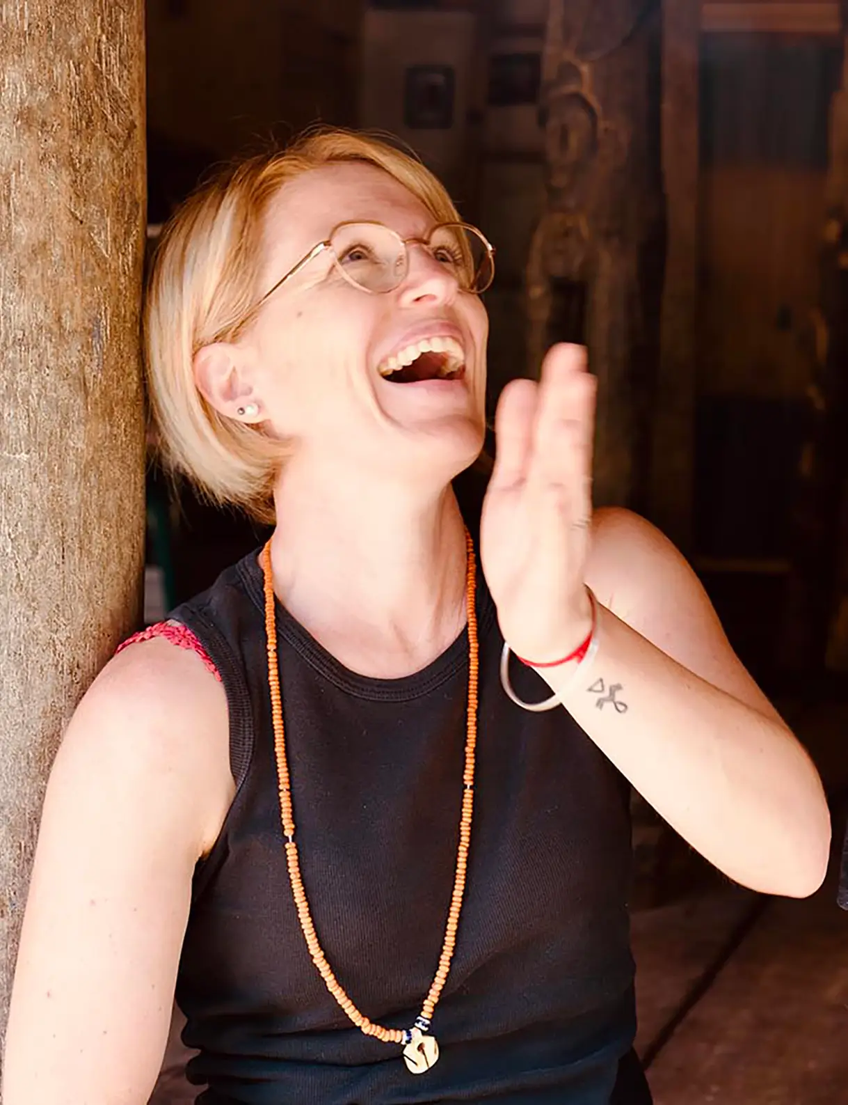 Carole Litzler partage son avis sur The World of Sumba - photo portrait cliente ravie de son voyage authentique et sur mesure à Sumba