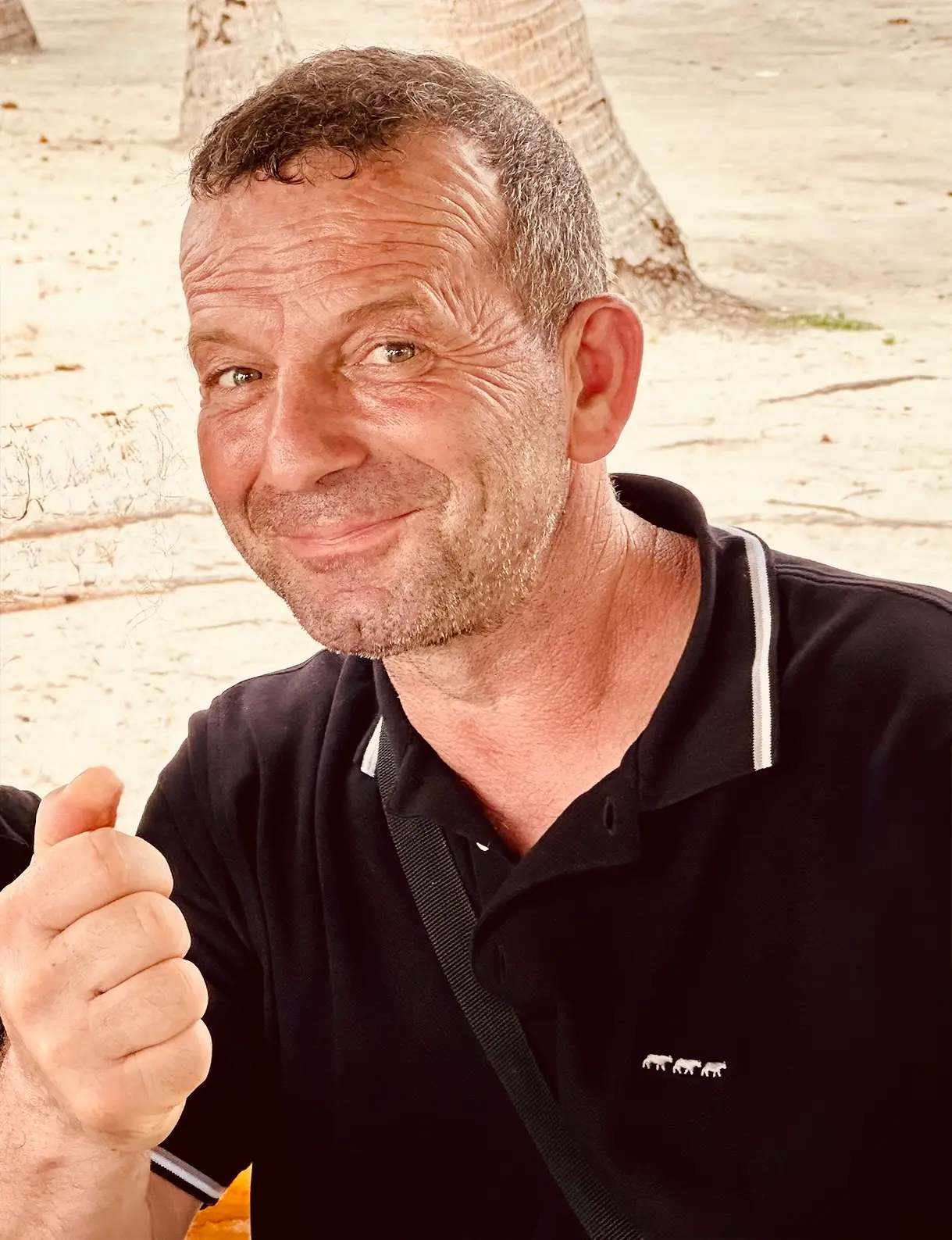 Rasim Portera témoignage client The World of Sumba - portrait d'un voyageur satisfait après un séjour authentique et sur mesure à Sumba